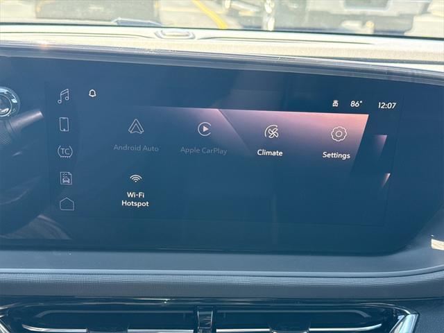 new 2025 Buick Envista car, priced at $26,969