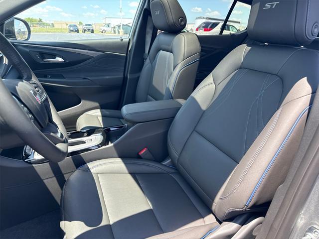 new 2025 Buick Envista car, priced at $26,969