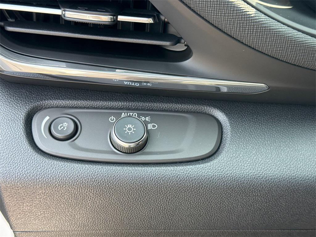 new 2025 Buick Envista car, priced at $22,000
