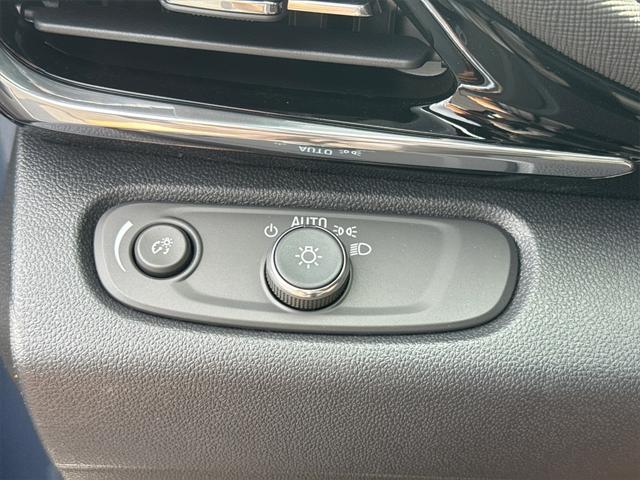 new 2025 Buick Envista car, priced at $28,234
