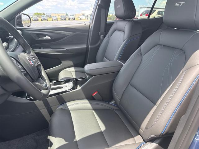 new 2025 Buick Envista car, priced at $28,234