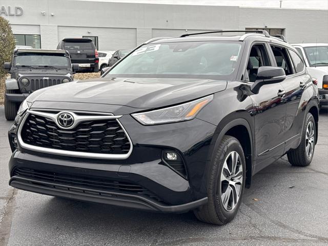 used 2023 Toyota Highlander car, priced at $36,500