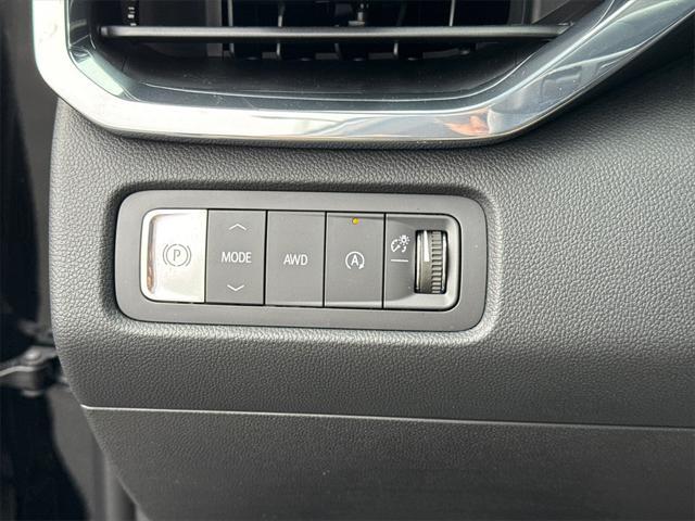 new 2025 GMC Acadia car, priced at $49,655