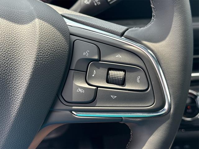 new 2025 Buick Envista car, priced at $28,234