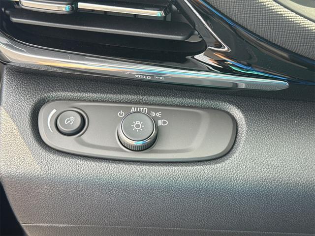 new 2025 Buick Envista car, priced at $27,030