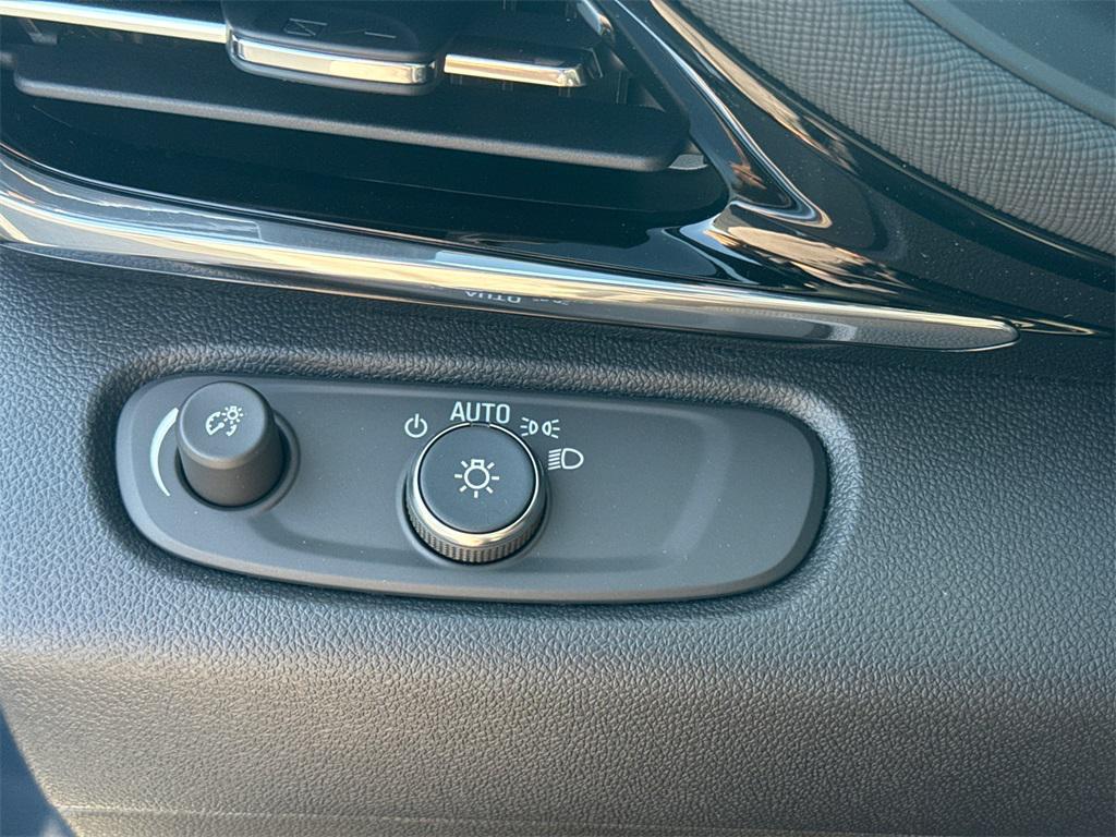 new 2025 Buick Envista car, priced at $27,000