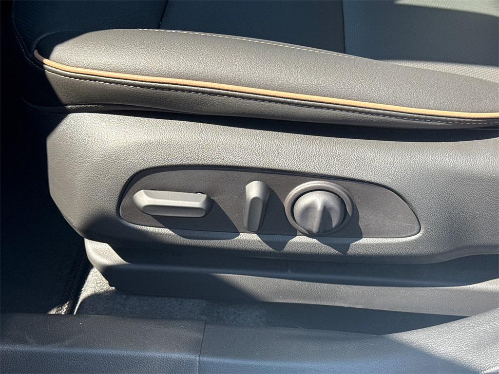 new 2025 Buick Envista car, priced at $27,000