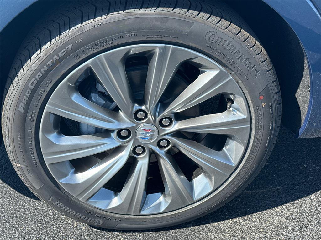new 2025 Buick Envista car, priced at $27,000