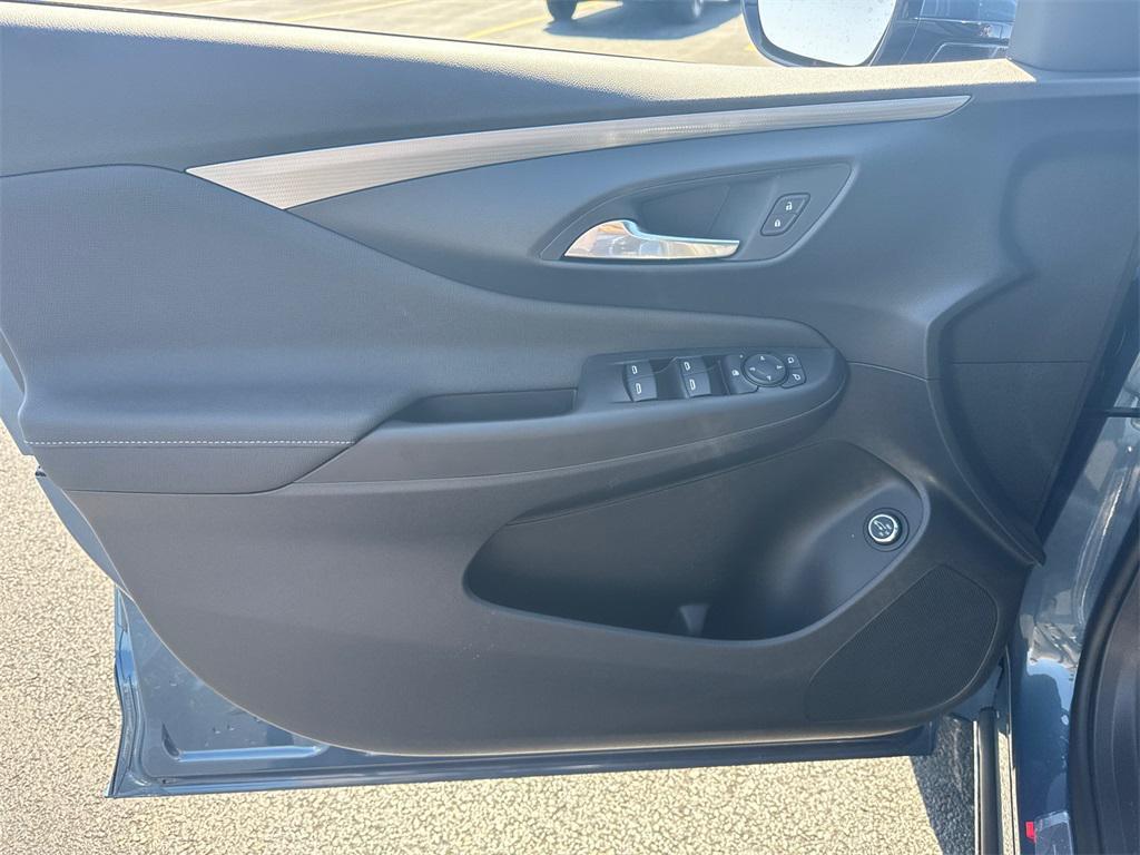 new 2025 Buick Envista car, priced at $27,000