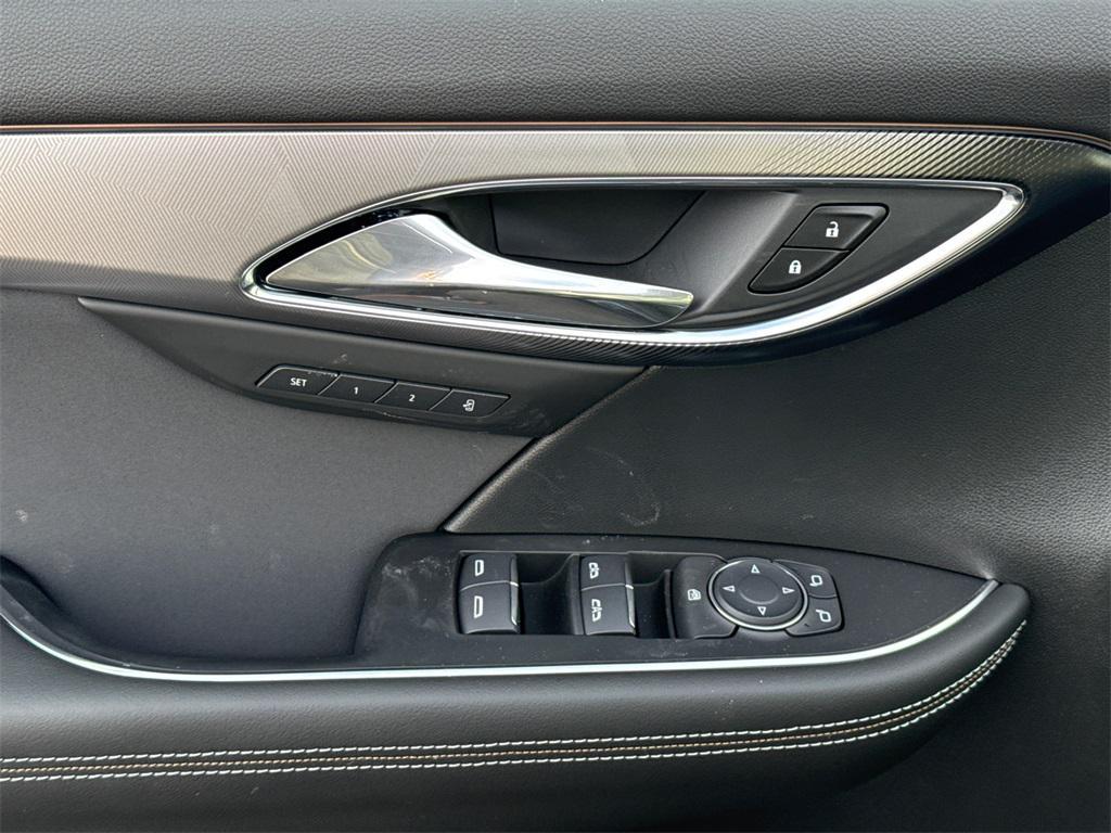 new 2025 Buick Envision car, priced at $37,500