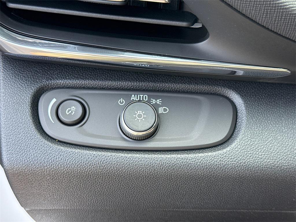 new 2025 Buick Envista car, priced at $22,000
