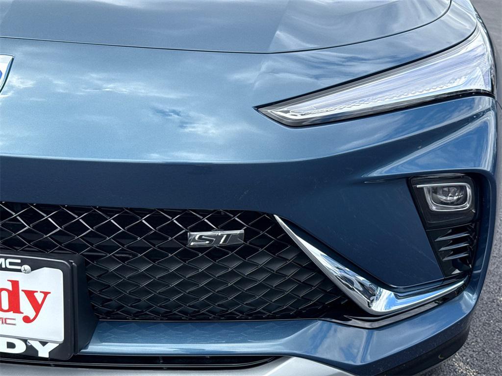 new 2025 Buick Envista car, priced at $25,000