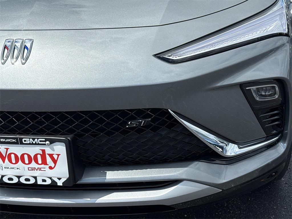 new 2025 Buick Envista car, priced at $26,000