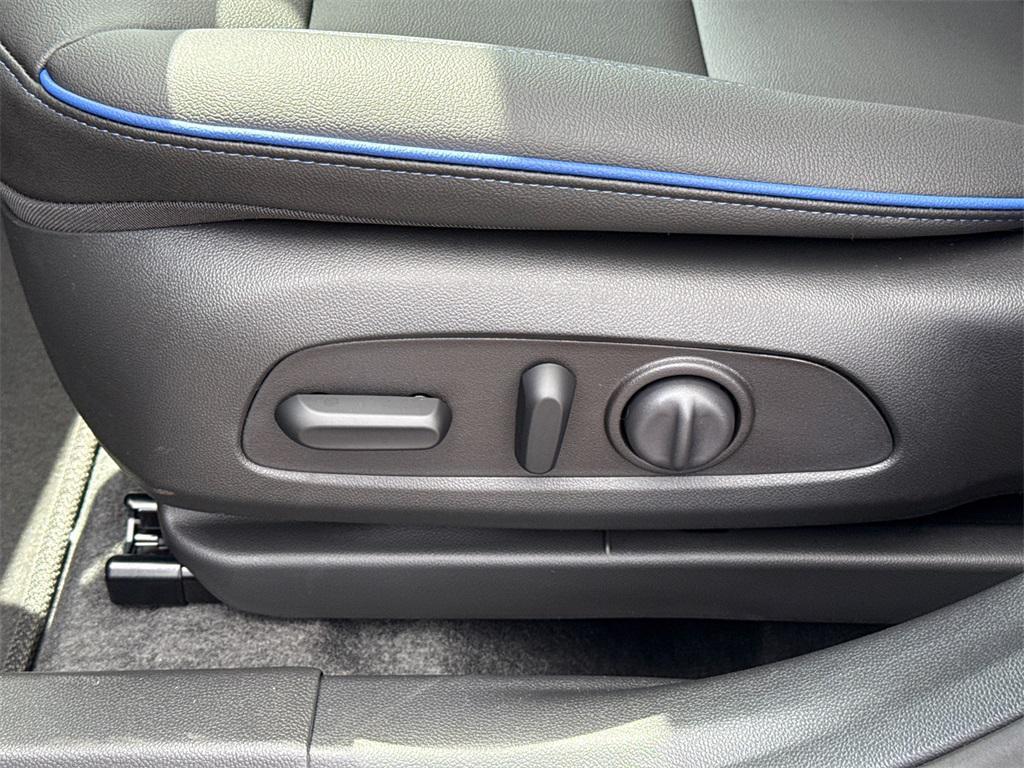 new 2025 Buick Envista car, priced at $26,000