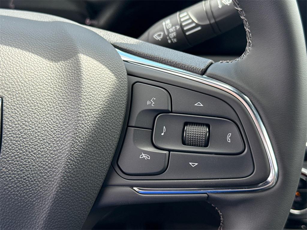 new 2025 Buick Envista car, priced at $26,000