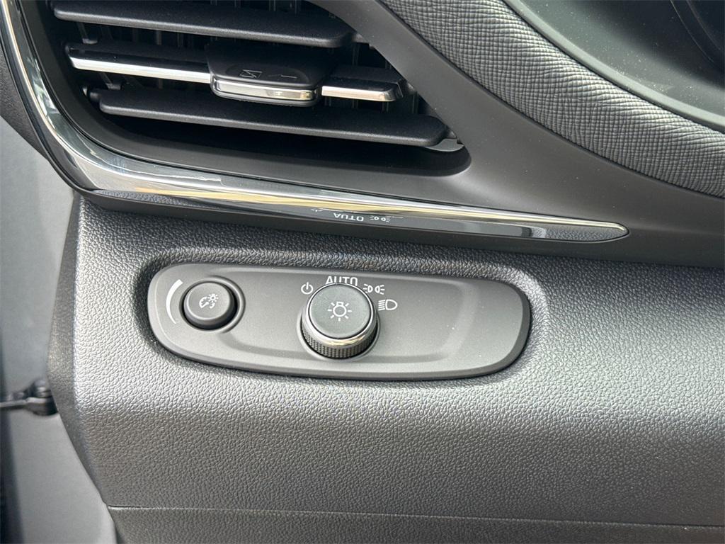 new 2025 Buick Envista car, priced at $23,000