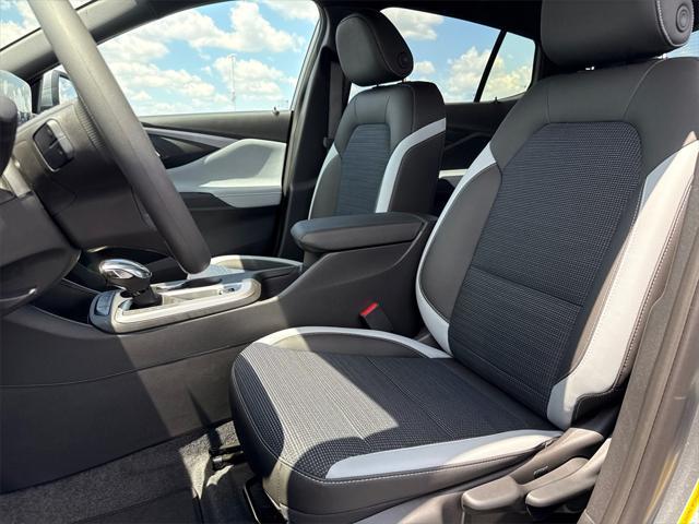 new 2025 Buick Envista car, priced at $24,798