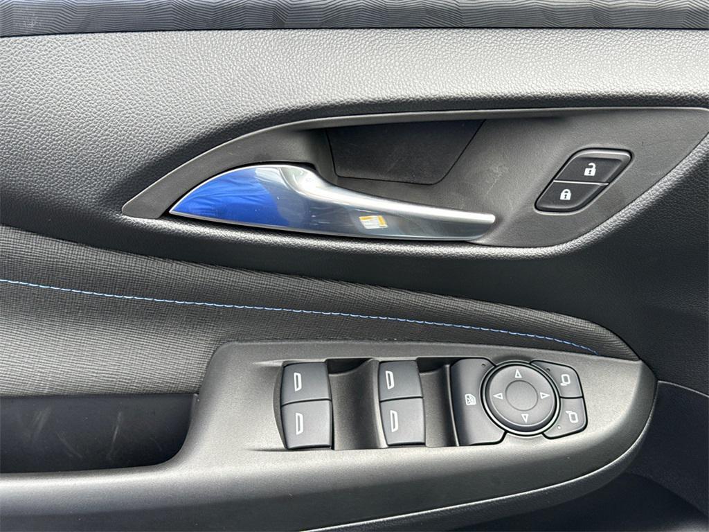 new 2025 Buick Envista car, priced at $28,000