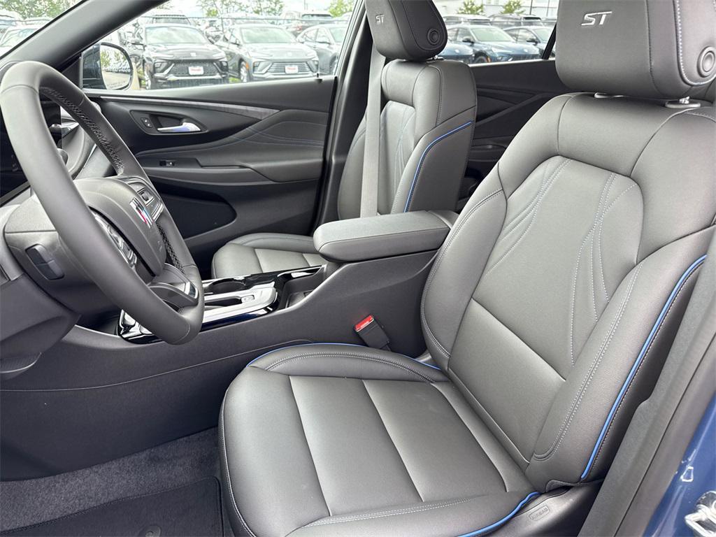 new 2025 Buick Envista car, priced at $28,000