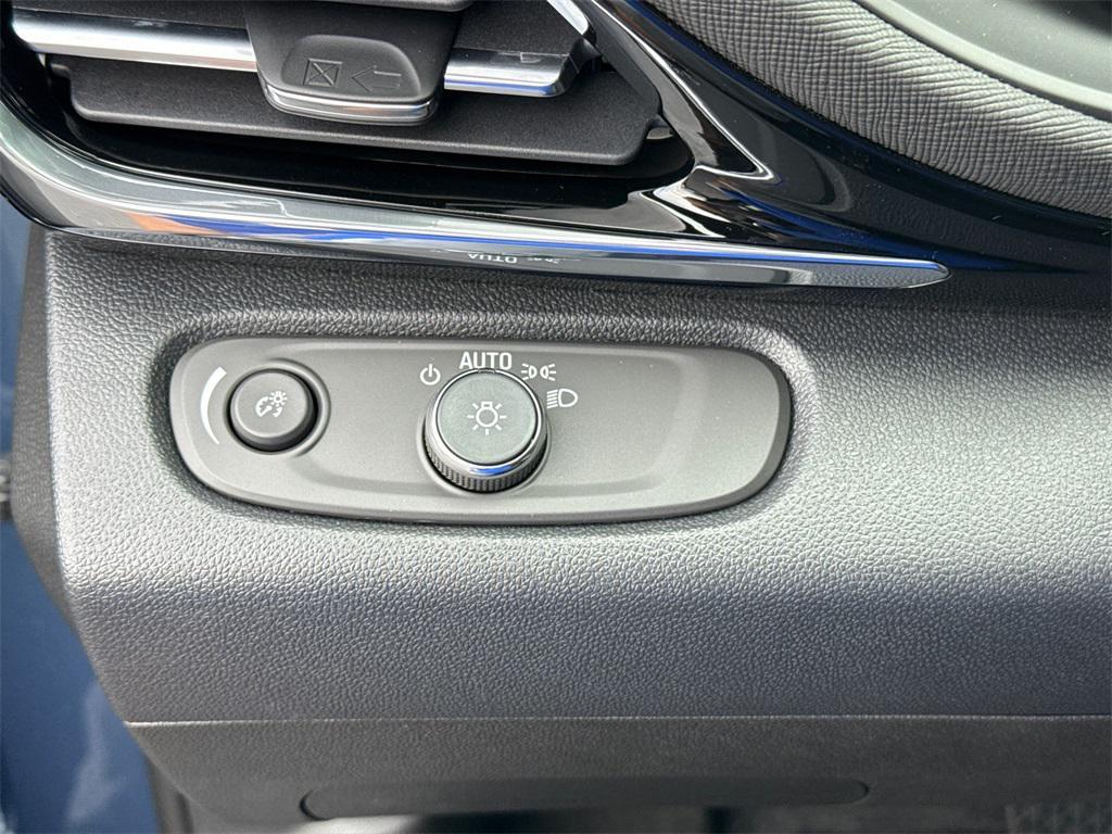 new 2025 Buick Envista car, priced at $28,000
