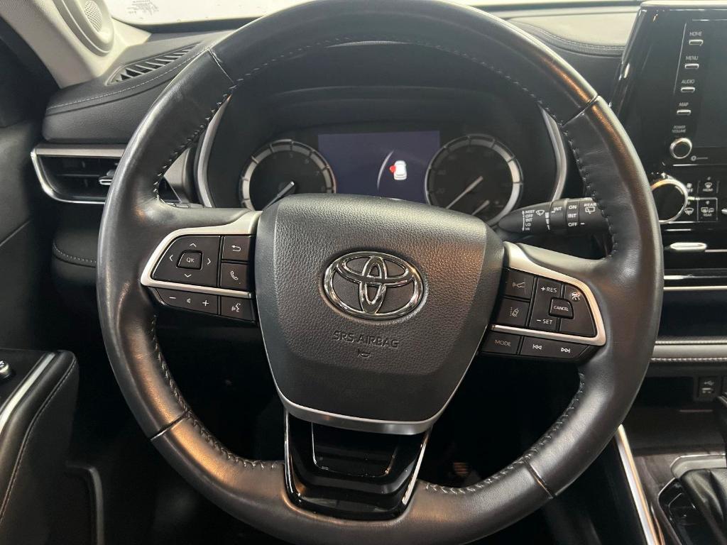 used 2022 Toyota Highlander car, priced at $39,997