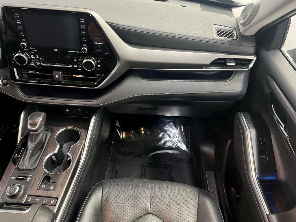 used 2022 Toyota Highlander car, priced at $39,997