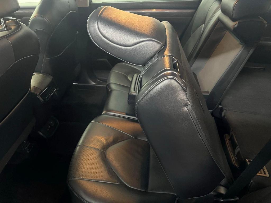 used 2022 Toyota Highlander car, priced at $39,997