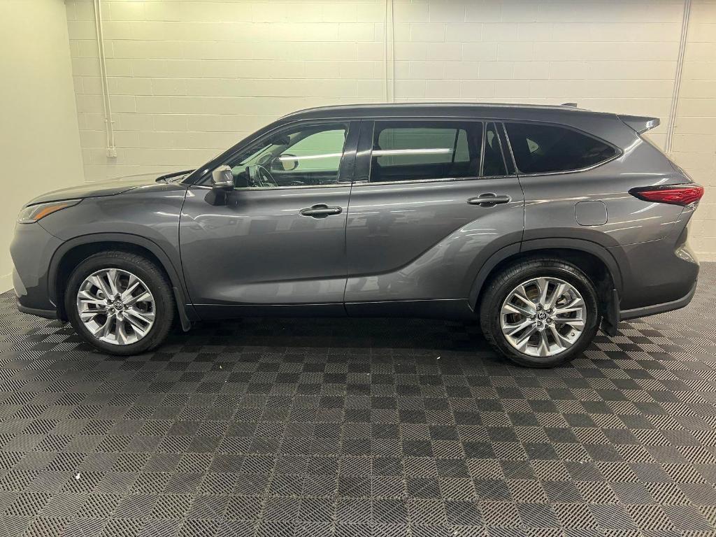 used 2022 Toyota Highlander car, priced at $39,997
