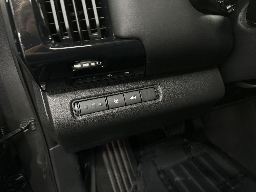 new 2025 Nissan Pathfinder car, priced at $41,997