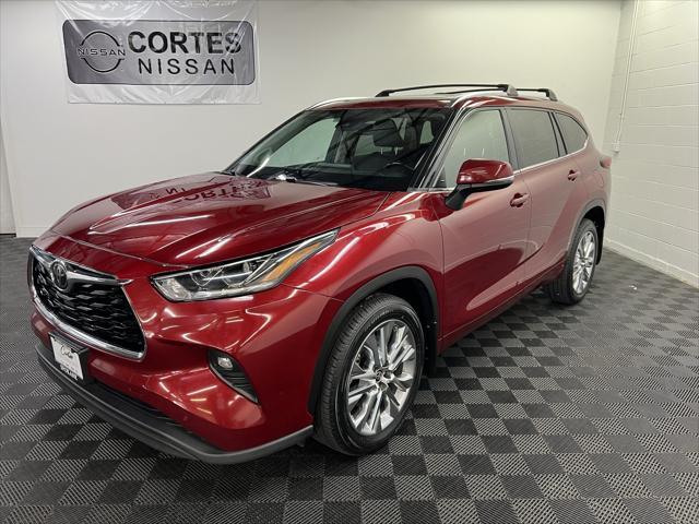 used 2020 Toyota Highlander car, priced at $28,797