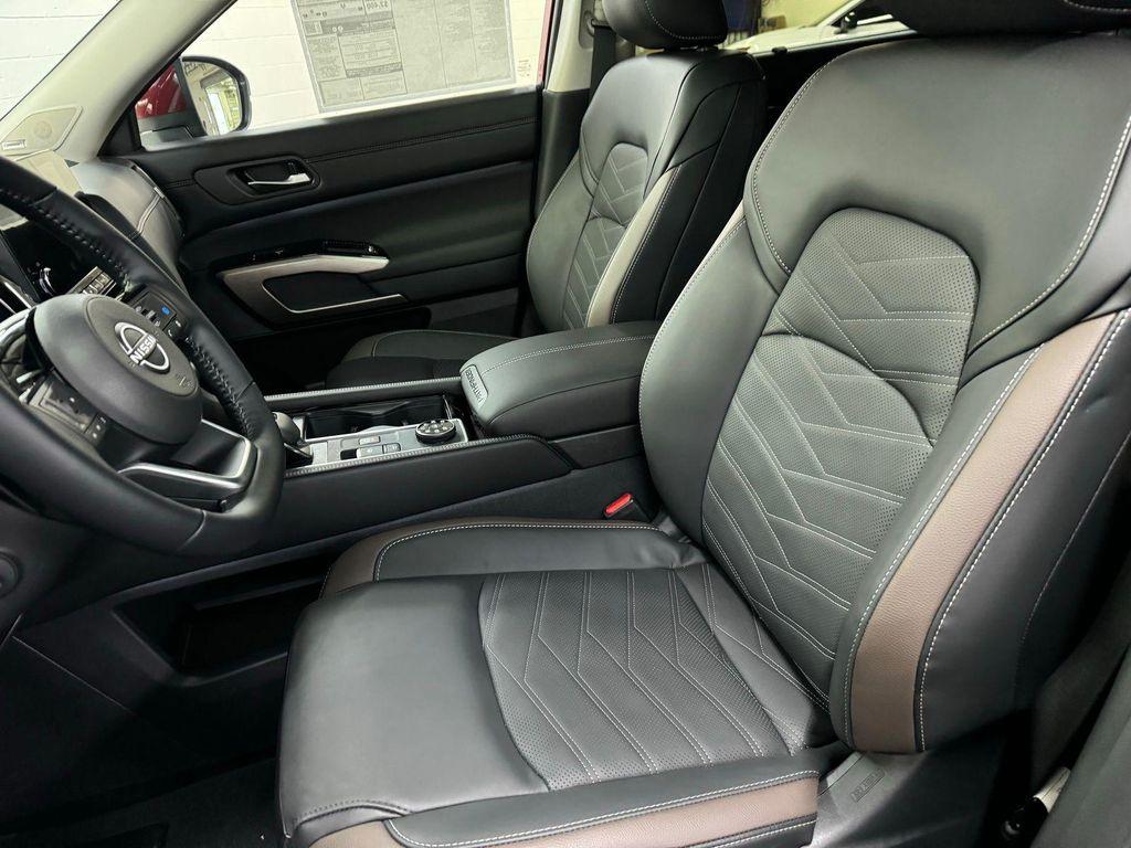 new 2025 Nissan Pathfinder car, priced at $51,997