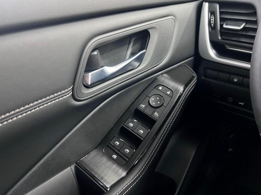 new 2025 Nissan Rogue car, priced at $33,669
