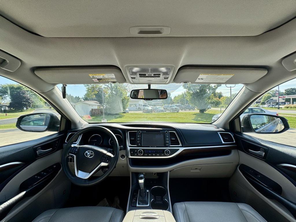 used 2016 Toyota Highlander car, priced at $23,810