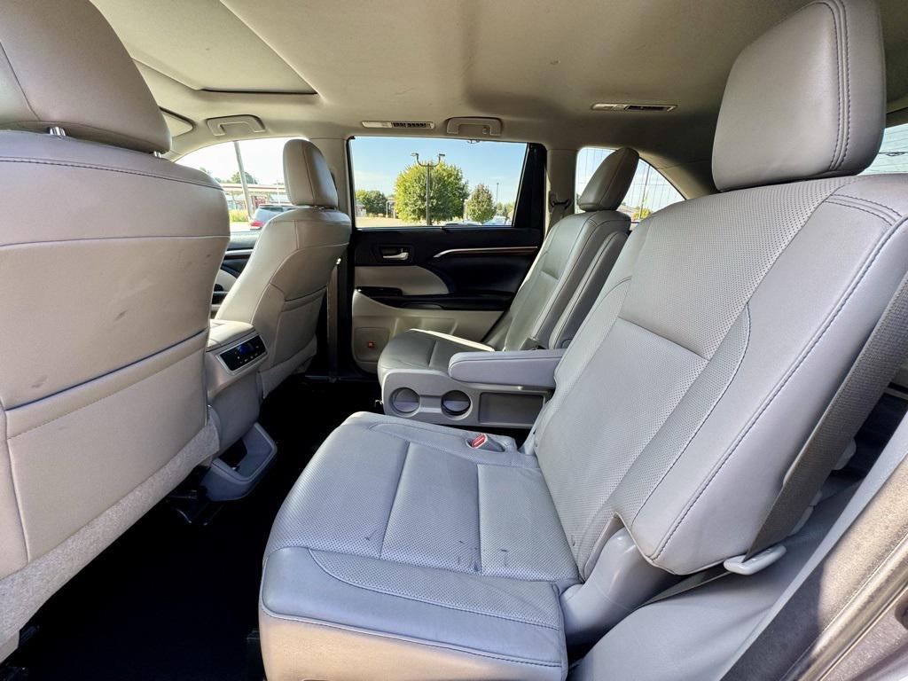 used 2016 Toyota Highlander car, priced at $23,810