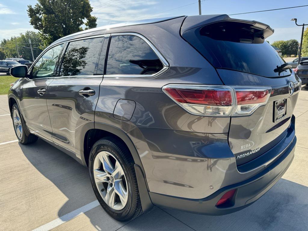 used 2016 Toyota Highlander car, priced at $23,810