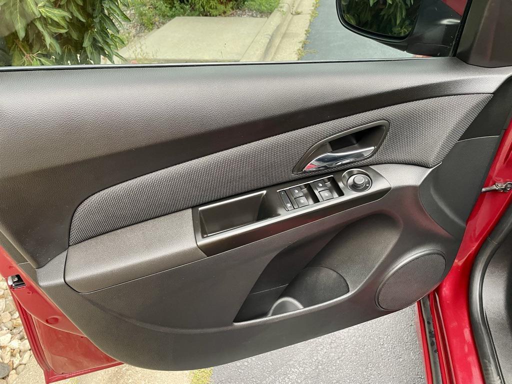 used 2014 Chevrolet Cruze car, priced at $9,288