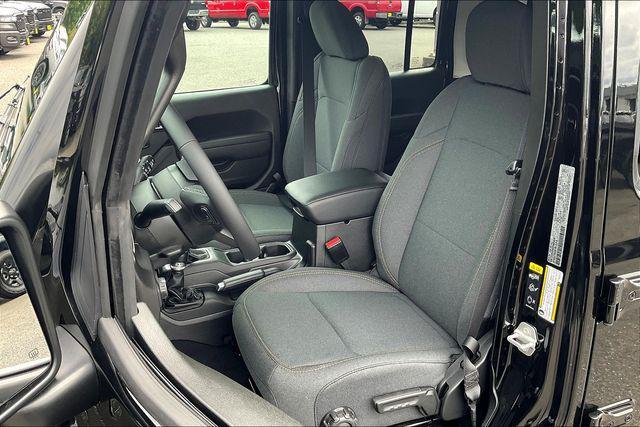 new 2025 Jeep Wrangler car, priced at $45,850