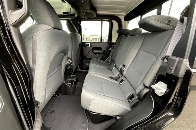 new 2025 Jeep Gladiator car, priced at $43,680