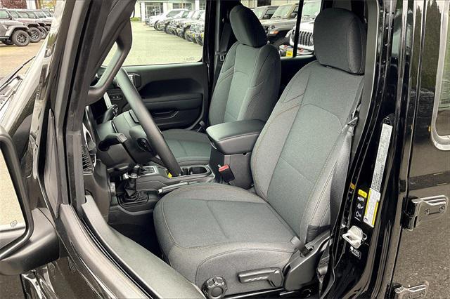 new 2025 Jeep Gladiator car, priced at $43,680