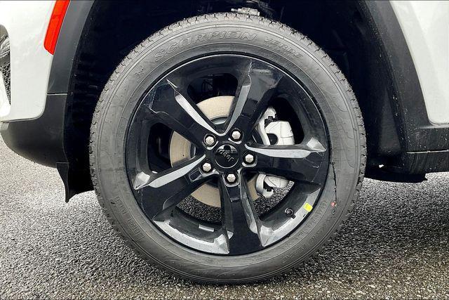 new 2025 Jeep Grand Cherokee car, priced at $43,750