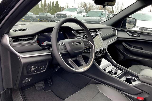 new 2025 Jeep Grand Cherokee car, priced at $44,675