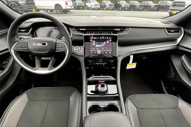 new 2025 Jeep Grand Cherokee car, priced at $44,675