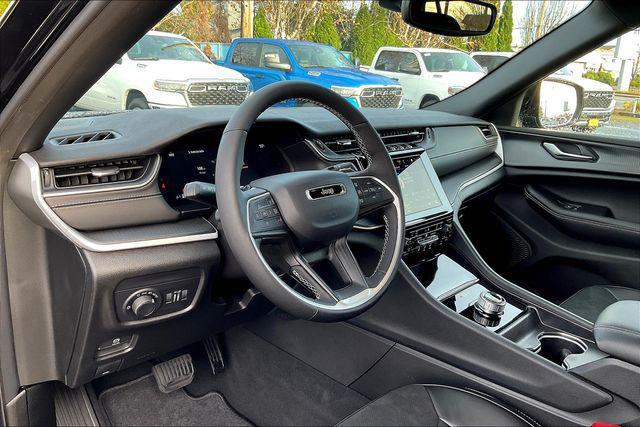 new 2025 Jeep Grand Cherokee car, priced at $38,750