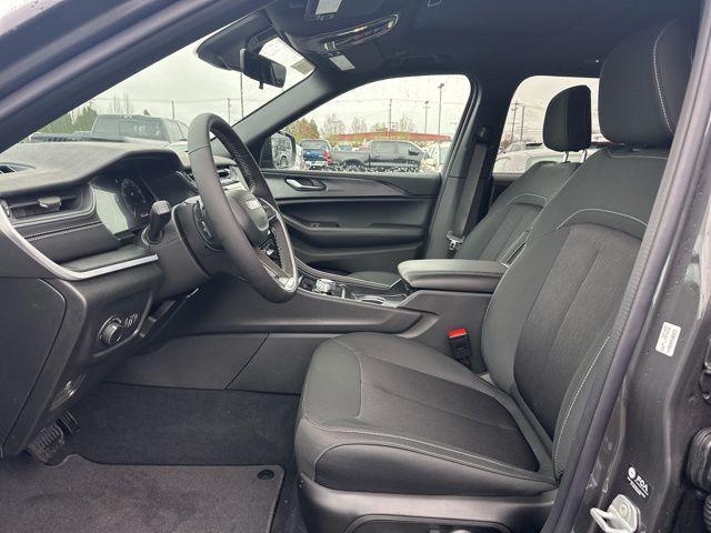 new 2025 Jeep Grand Cherokee car, priced at $35,250