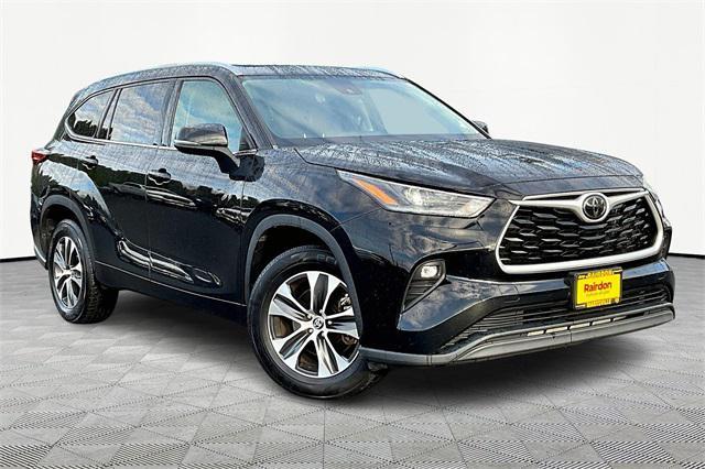 used 2021 Toyota Highlander car, priced at $26,000