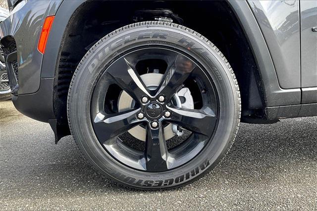 new 2025 Jeep Grand Cherokee car, priced at $45,670