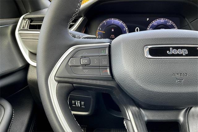 new 2025 Jeep Grand Cherokee car, priced at $45,670