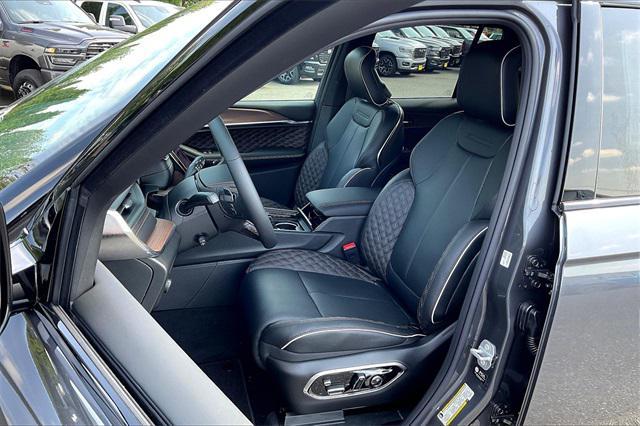 new 2025 Jeep Grand Cherokee car, priced at $56,750