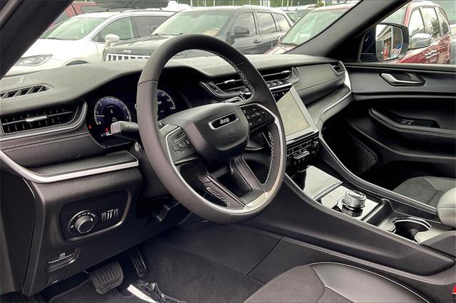 new 2025 Jeep Grand Cherokee car, priced at $40,750