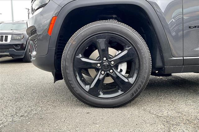new 2025 Jeep Grand Cherokee car, priced at $40,750